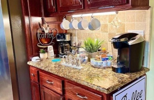 Clovis Casa | Inviting 3bd/2ba Clovis home w/pool, jacuzzi,gym.