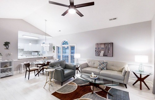 Myrtle Beach Condominio | Inviting 3rd floor condo with pool, fitness area, golf, central AC, & W/D