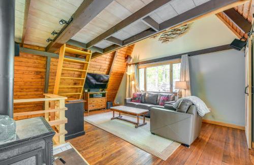 Warren Casa | Inviting A-Frame Cabin with Saltwater Hot Tub!