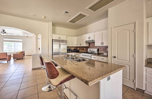 Greenacres Casa | Inviting Bakersfield Home w/ Spacious Yard!