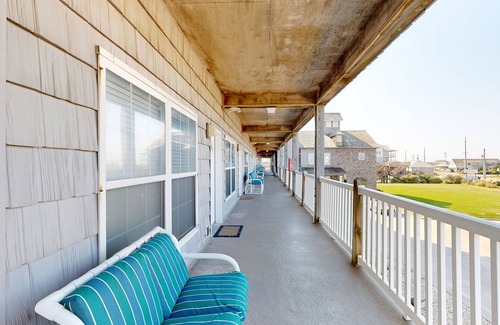Hatteras Condominio | Inviting beachfront condo featuring hot tub & pool, central AC, elevator, & deck