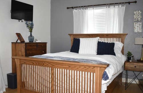 Lancaster Casa | Inviting Comfy Home Sleeps 8 Gated Pool 5 TVs