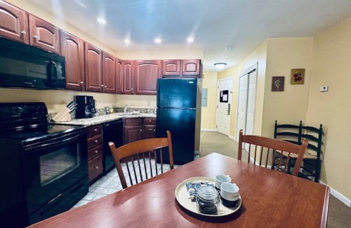 Francestown Casa | Inviting Condo w Hot Tub & Fireplace