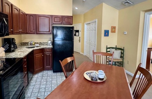 Francestown Casa | Inviting Condo w Hot Tub & Fireplace