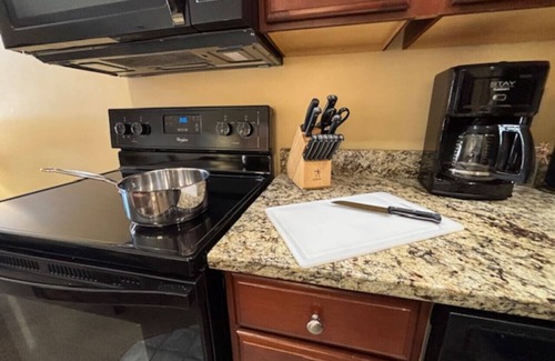 Francestown Casa | Inviting Condo w Hot Tub & Fireplace