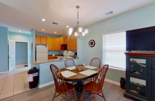 Red Hill Condominio | Inviting condo with golf, tennis, pool, central AC, & W/D