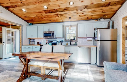Marshall Casa | Inviting dog-friendly home with fitness area, firepit, central AC, & W/D