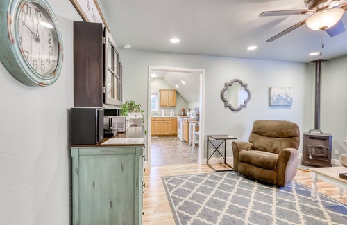 McKinleyville Casa | Casa acogedora con un patio tranquilo para relajarse y barbacoa, ¡cerca de playas y secuoyas!