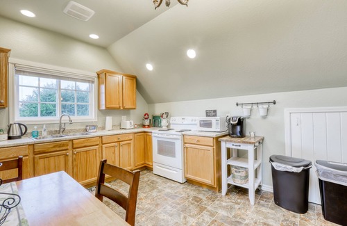 McKinleyville Casa | Casa acogedora con un patio tranquilo para relajarse y barbacoa, ¡cerca de playas y secuoyas!