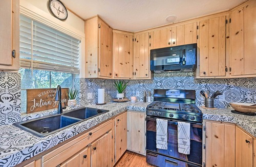 Julian Casa | Inviting Julian Home w/ Scenic View & Hot Tub