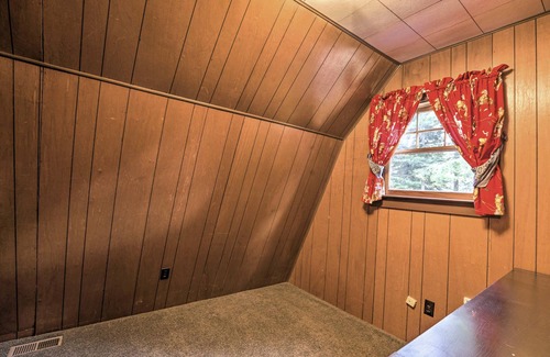 Tahoma Cabina | Inviting Lake Tahoe Escape w/ Yard & Fireplace!