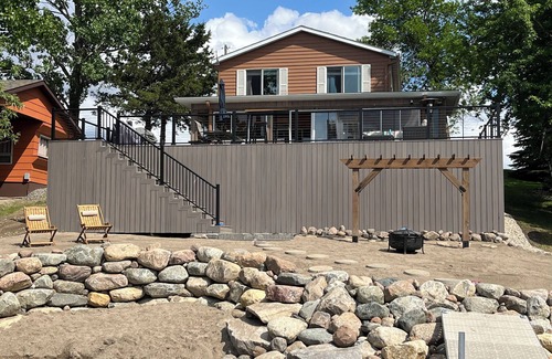 Aberdeen Casa | Inviting lakefront property on the shore of Richmond Lake