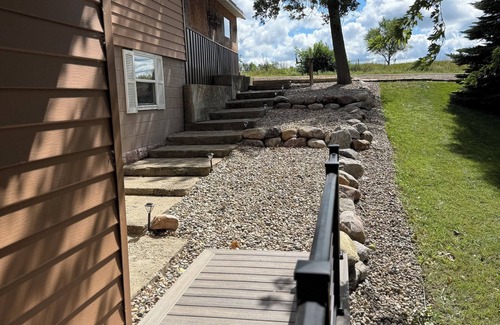 Aberdeen Casa | Inviting lakefront property on the shore of Richmond Lake