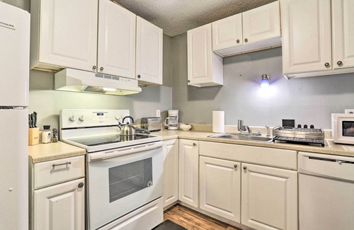 Mount Pocono Condominio | Inviting Poconos Getaway w/ Deck: Ski & Hike!