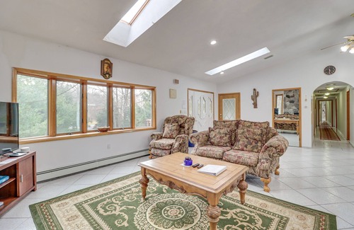 Albrightsville Apartamento | Inviting Poconos Vacation Rental: 2 Mi to Lake!