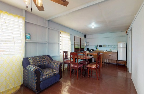 Placencia Cabina | Acogedora cabaña reformada. A pie de tiendas, restaurantes y la playa.