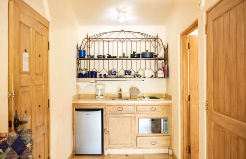 Colonia El Progreso Apartamento | Inviting Resort Studio Suite with Terrace
