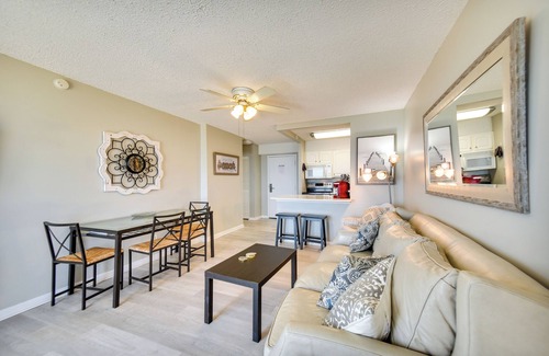 Northeast Virginia Beach Apartamento | Inviting Virginia Beach Condo w/ Community Pool