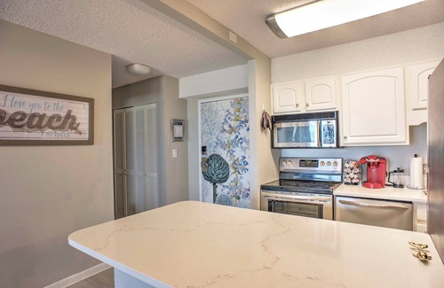Northeast Virginia Beach Apartamento | Inviting Virginia Beach Condo w/ Community Pool