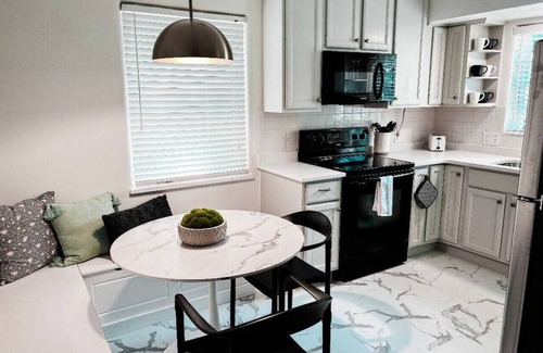 Ogden Casa | Iowa Whole House · Cozy Ski Getaway|Entire house