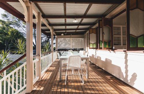 Eastern Heights Casa | Ipswich Central Colonial 4&2 house + 2&1 apartment