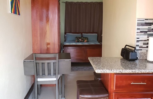 Caribbean Estates Apartamento | Irie Hideaway - Private Studio in Gated Community, Caribbean Estates, Portmore