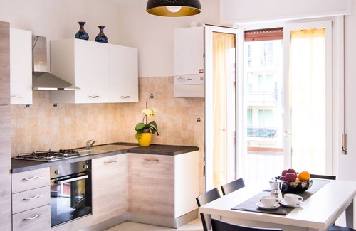 Garda Casa | Apartamento IRIS - renovado en 2019!- A 200 metros del lago y del centro de la ciudad.