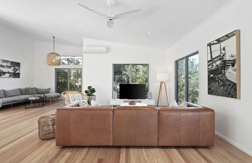 Castaways Beach Casa | Iris - Castaways Beach, Noosa (Brown & Co)