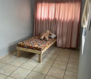 Belhar Casa | Iris Guest Room