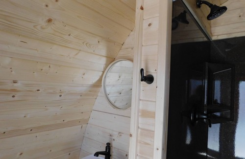Eureka Springs Cabaña | Iris Hill Glamping - 4ª noche de la saga "Ginny" GRATIS