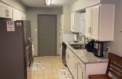 West Arlington Casa | Iris Lane Cozy 3BR near Arlington ent.district
