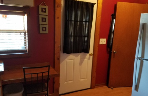 Robbinsville Cabina | Iris's lake house w/2 kayaks and lake access, hammock,16x16ft deck w/ lake veiw