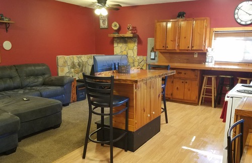 Robbinsville Cabina | Iris's lake house w/2 kayaks and lake access, hammock,16x16ft deck w/ lake veiw
