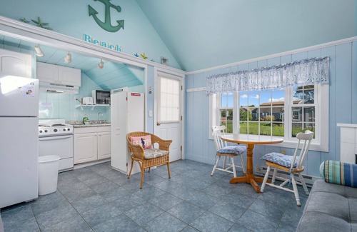 Yarmouth Cabaña | Irish Mist is your charming beachside retreat on Nantucket Sound