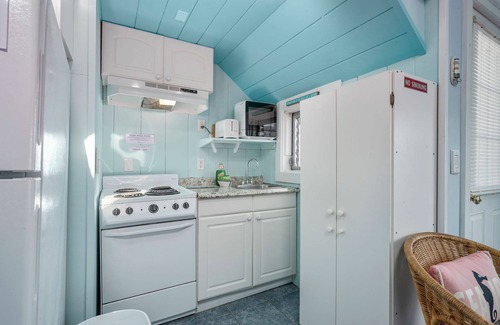 Yarmouth Cabaña | Irish Mist is your charming beachside retreat on Nantucket Sound