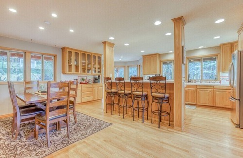 Marmot Casa | Iron Mountain Lodge Hot Tub and Game Room