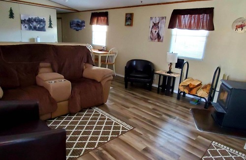 Eagle Nest Casa | Iron Wolf nestled in the Sangre de Cristo Mtns...Ski/Hike/Fish/Hunt Casita
