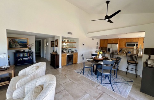 Palm Desert Condominio | Ironwood Country Club Condo with a view!