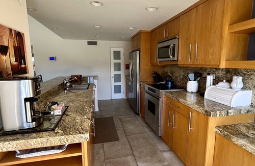 Palm Desert Condominio | Ironwood Country Club Condo with a view!