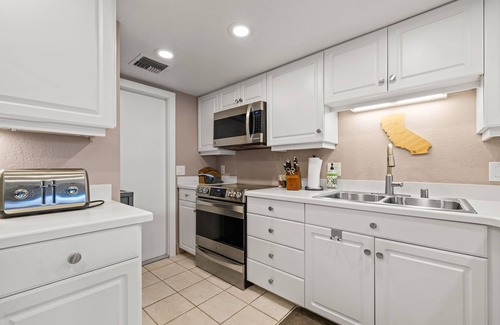 Palm Desert Condominio | Ironwood Country Club Charming 2-bedroom condo in Palm Desert Pet Friendly