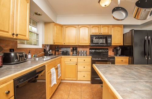 Kodak Casa | Ironwood Haven-Hot Tub-Firepit-Pool Table-Air Hockey-2600sq ft-7min Off Exit 407