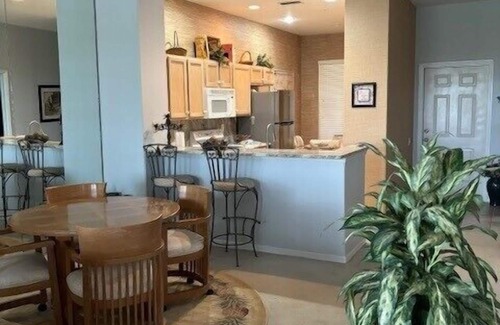 Tropical Cove Condominio | Ironwood Inn at Lexington CC Golf Village