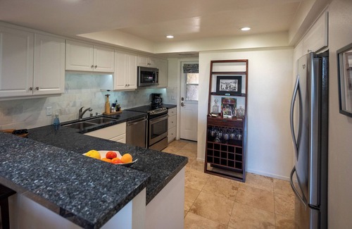 Palm Desert Condominio | Pulido y sofisticado condominio de madera de hierro