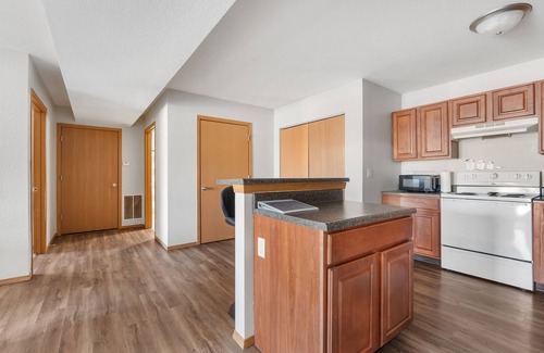 Normal Apartamento | Irresistible 2bd 2ba, Pool, Gym Normal, IL Bloomington, IL , State Farm HQ