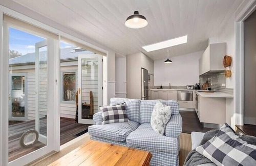 South Hobart Casa | Irresistible Historic Cottage, Close to the CBD