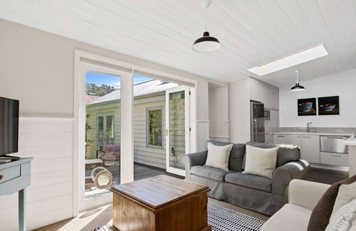 South Hobart Casa | Irresistible Historic Cottage, Close to the CBD