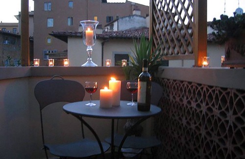San Niccolo Apartamento | Irresistible Ponte Vecchio Area! Sweet Terrace-AC-Historic Location-5 Stars!