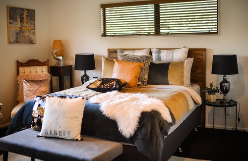 Kingseat Otro | Irwin s Lodge - City Meets Country & Stylish