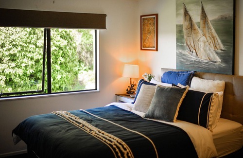 Kingseat Otro | Irwin s Lodge - City Meets Country & Stylish