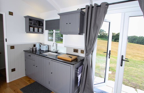 Marsham Cabina | Isabel , nestled in a peaceful farm in Marsham, North Norfolk